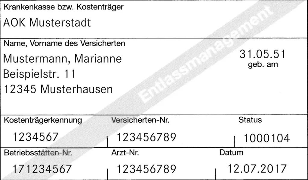 Vordruck Entlassungsmanagement mit ausgefüllten Feldern zu Krankenkasse, personenbezogenen Daten und Arzt.